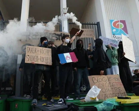 New French PM Faces Intense Scrutiny as Countrywide Strikes Disrupt Schools and Transportation